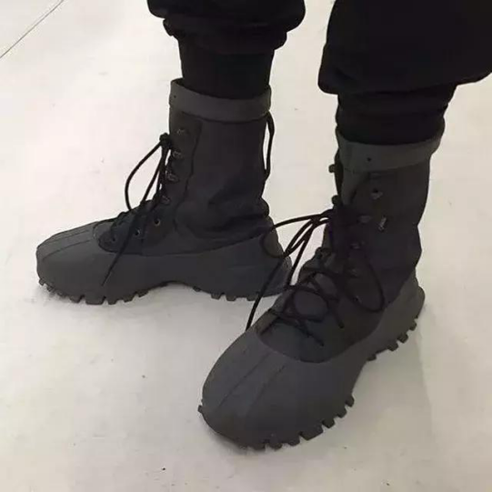 Four Latest Yeezy High-top Boots 1050 